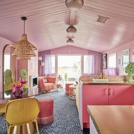 Fun Barbie Inspired, 6 Berth Caravan - Camber Sands Holiday Park, Near The Beach Dış mekan fotoğraf